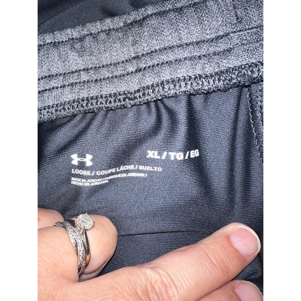 Under Armour Mens XL Gray Loose Fit Athletic Gym Training Shorts Drawstring 10in - Picture 7 of 7